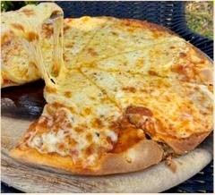 พิซซ่าโฟร์ชีส Four Cheese Pizza ,cheddar ,mozzarella ,gouda, parmesan