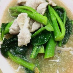 เกาเหลาราดหน้าหมูพิเศษ