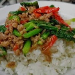 คะน้าหมูสับราดข้าว
