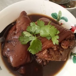 ขาหมู ไก่อบ เนื้อตุ๋น