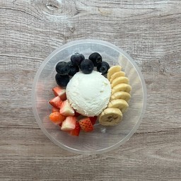 เซ็ต M กรีกโยเกิร์ต 1 สกู๊ป พร้อมผลไม้ 3 อย่าง