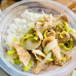 ข้าวหอมมะลิผัดพริกหยวกหมู