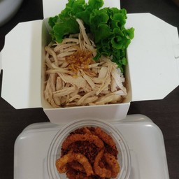 หมี่ไก่ฉีก พร้อมน้ำพริกหมุกระจก