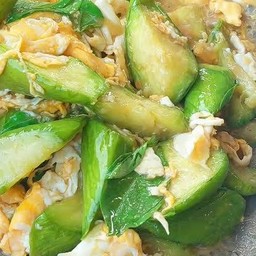 มะเขือยาวผัดไข่ราดข้าว
