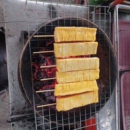 ร้านขนมปังปิ้งฉ่ำเนยเตาถ่าน