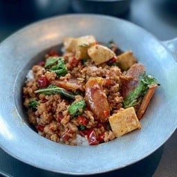 ข้าวกระเพราหมูสับ กุนเชียง หมูยอ