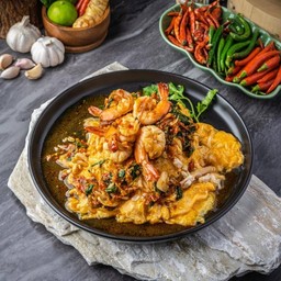 ข้าวไข่ข้นราดหน้ากะเพรา