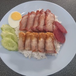 ข้าวหมูแดงหมูกรอบ