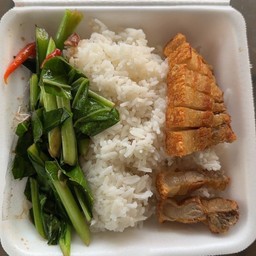 คะน้าหมูกรอบราดข้าว