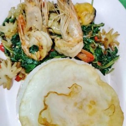 ข้าวกระเพราทะเล+ไข่ดาว