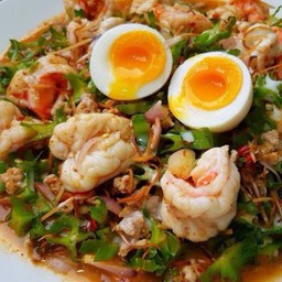 ยำถั่วพลูกุ้งสด