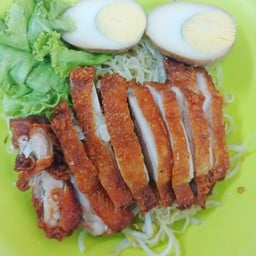 ก๋วยเตี๋ยวแห้งหน้าไก่ทอด