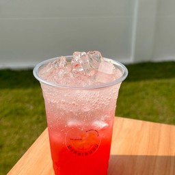 สตอเบอร์รี่โซดา