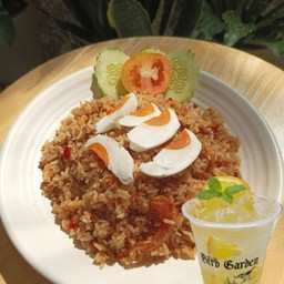 ข้าวผัดคู่โซดา ซ่าท้าลอง