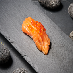SALMON SUSHI