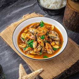 หอยแมลงภู่ผัดใบโหระพา