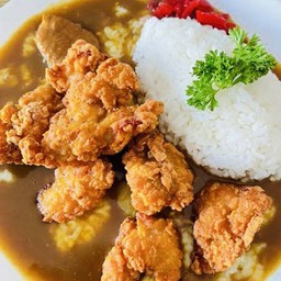 ข้าวหน้า แกงกะหรี่ ไก่คาราเกะ