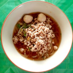 ก๋วยเตี๋ยวลูกชิ้นหมูสับ