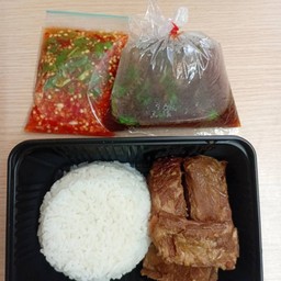 ข้าวหอมหนึบหน้าซี่โครงร่อน