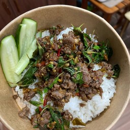 ข้าวผัดกะเพราเนื้อสับ
