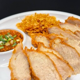 คอหมูทอดน้ำปลา