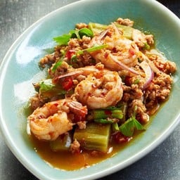 ยำมะเขือยาวกุ้งสด