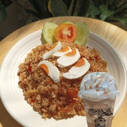 ข้าวผัดคู่ปั่น ปั่นป่วนชวนอร่อย