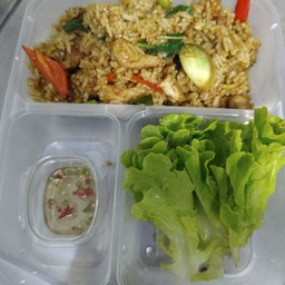 ข้าวผัดเขียวหวานไก่กรอบ
