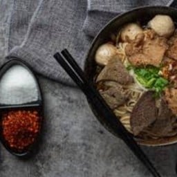 ก๋วยเตี๋ยวอาหารตามสั่ง หน้าประตู ม.ฝั่งขาเข้า