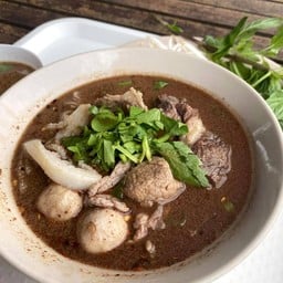 เตี๋ยวเนื้อน้ำตก