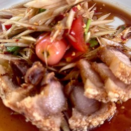 ตำเหลาหมูกรอบ