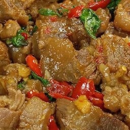 กับ/กะเพราเนื้อตุ๋น