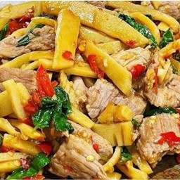 กระเพราหน่อไม้