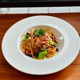 สปาเก็ตตี่ผัดพริกแห้งเบค่อน