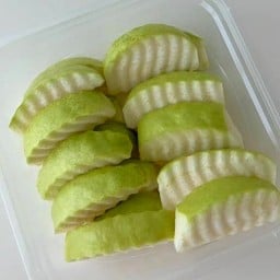 ฝรั่งกิมจู หั่น