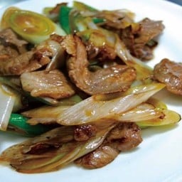 เนื้อผัดต้นหอม