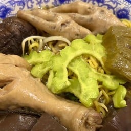 ก๋วยเตี๋ยวไก่ มะระ by ลุงหนวด