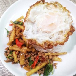 ข้าวกะเพราหมูสับหน่อไม้
