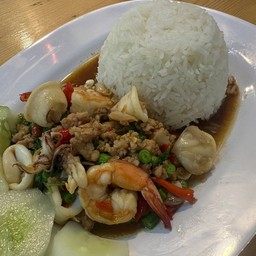 ข้าวกระเพราหมูสับ+ทะเล
