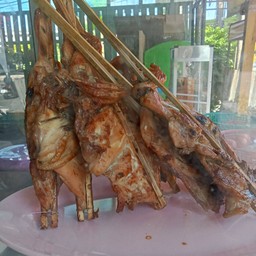 ไก่ย่างเป็นไม้