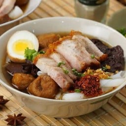 ก๋วยจั๊บ เจ้วิ อีซี่คอนโดบางปะกอก