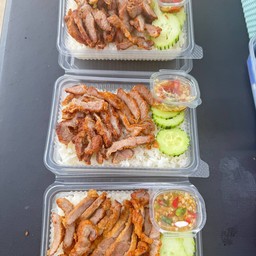 ข้าวหมูทอดน้ำปลาพริก