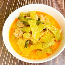 แกงมะระไก่