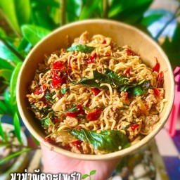 มาม่าผัดกระเพราหมูสับ