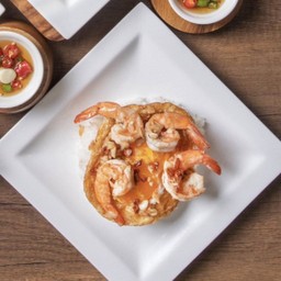 ข้าวหน้าไข่ดาวกรอบกุ้งกระเทียม