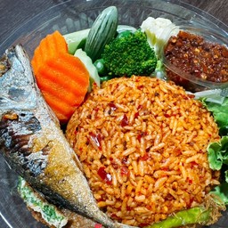 ข้าวคลุกน้ำพริกตาแดง