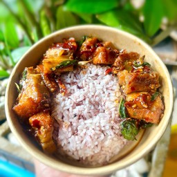 กระเพราหมูกรอบ