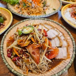 ตำซั่วหมูกรอบ