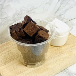 บราวนี่ ชีสดิปลาวา Brownie with cheese dip