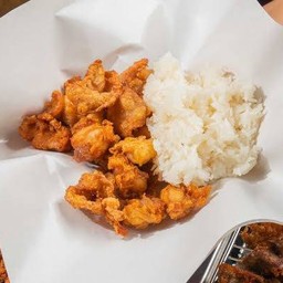 ข้าวเหนียวห่อไก่ทอด